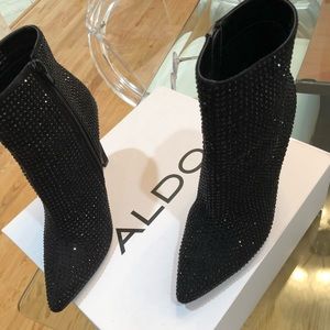 Booties, heeled , Aldo Sz  7  heels 5”